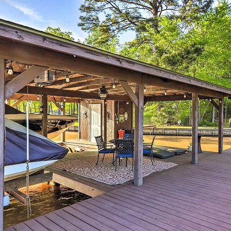 Chic Lake Sinclair Retreat With Dock And Hot Tub! Villa Resseaus Crossroads Exterior photo