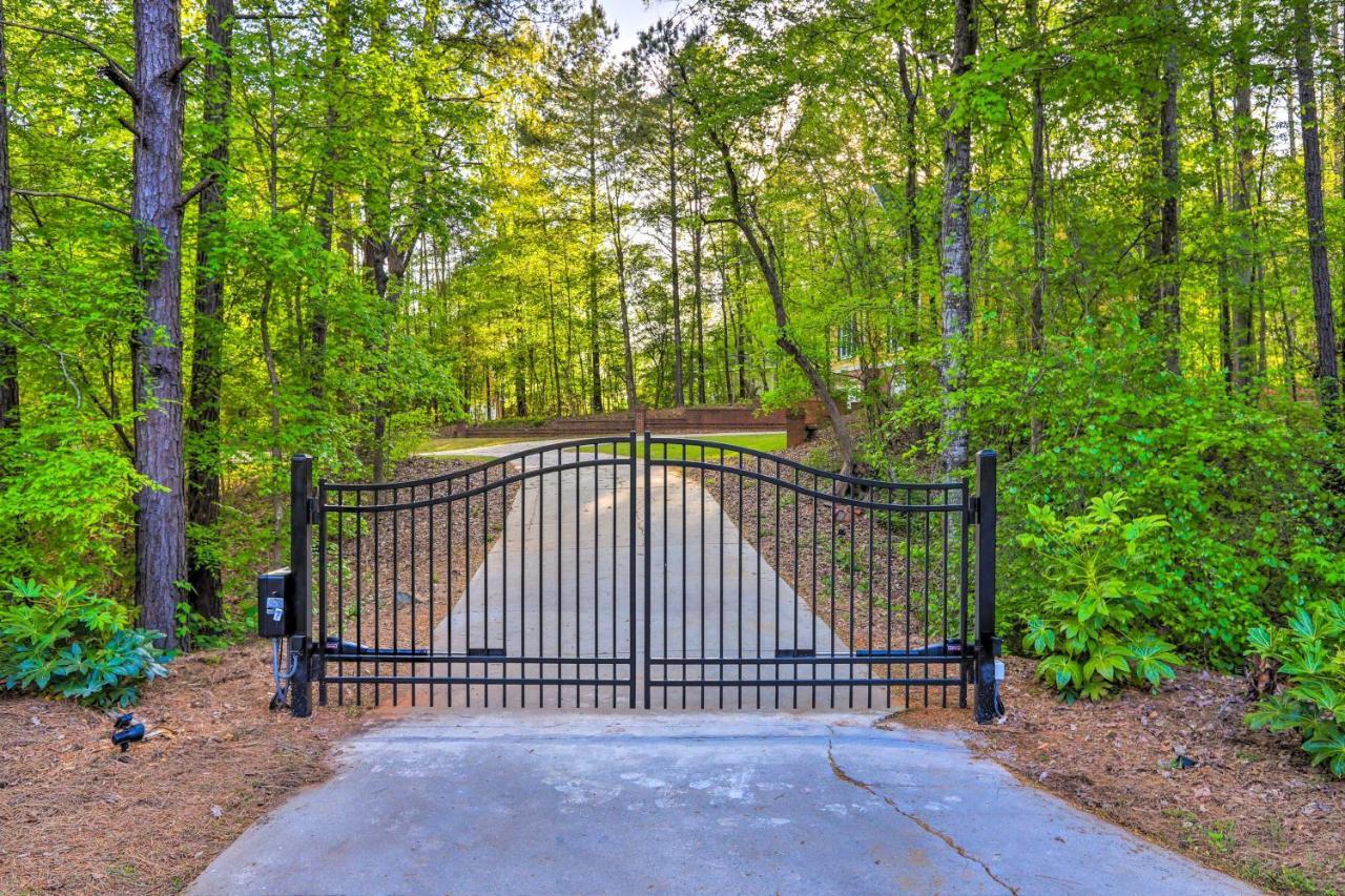 Chic Lake Sinclair Retreat With Dock And Hot Tub! Villa Resseaus Crossroads Exterior photo